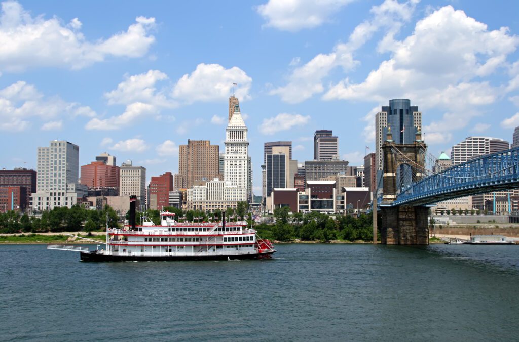 Cincinnati-Skyline-with-Replica-Steamboat-in-Ohio-River.-144797999_2755x1819