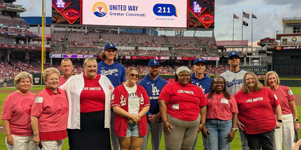 United Way of Greater Cincinnati staff, volunteers and LA Dodgers team members honor 211.